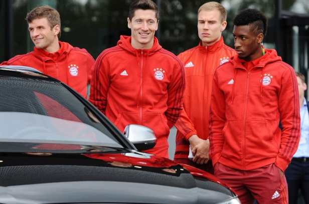  Lewandowski odbiera nowe Audi